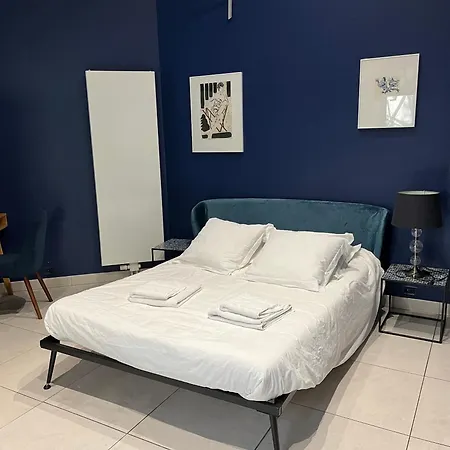 Cube Apartment *